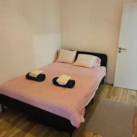 Jessi Holiday home